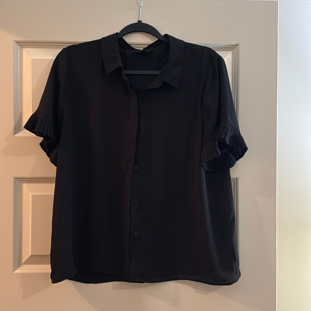 Halogen Blouse size Large with pleated ruffle sleeves